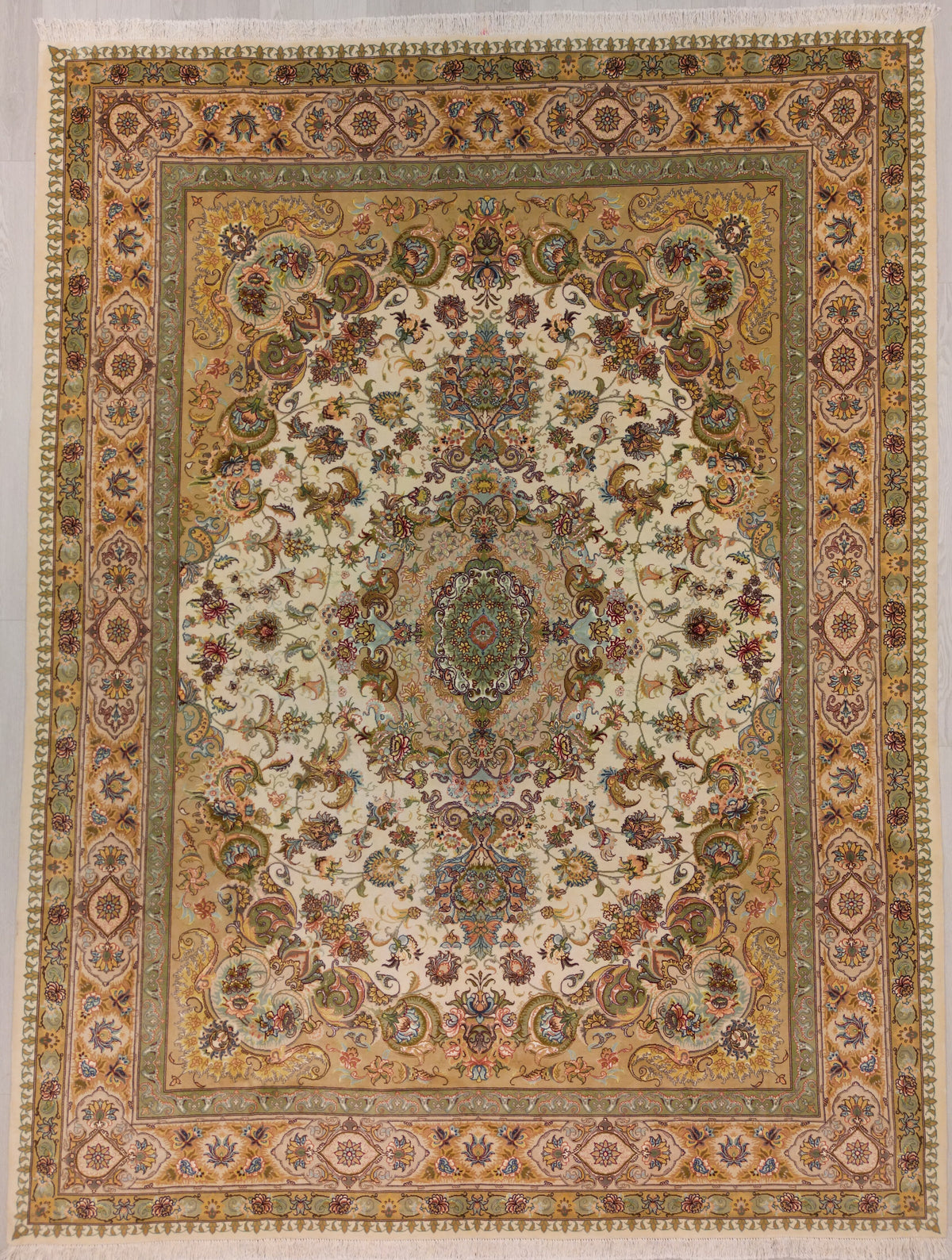 Persian Tabriz Rug | 9' 9" X 12' 11" | Medallion Design | Light Colours | Urban Production