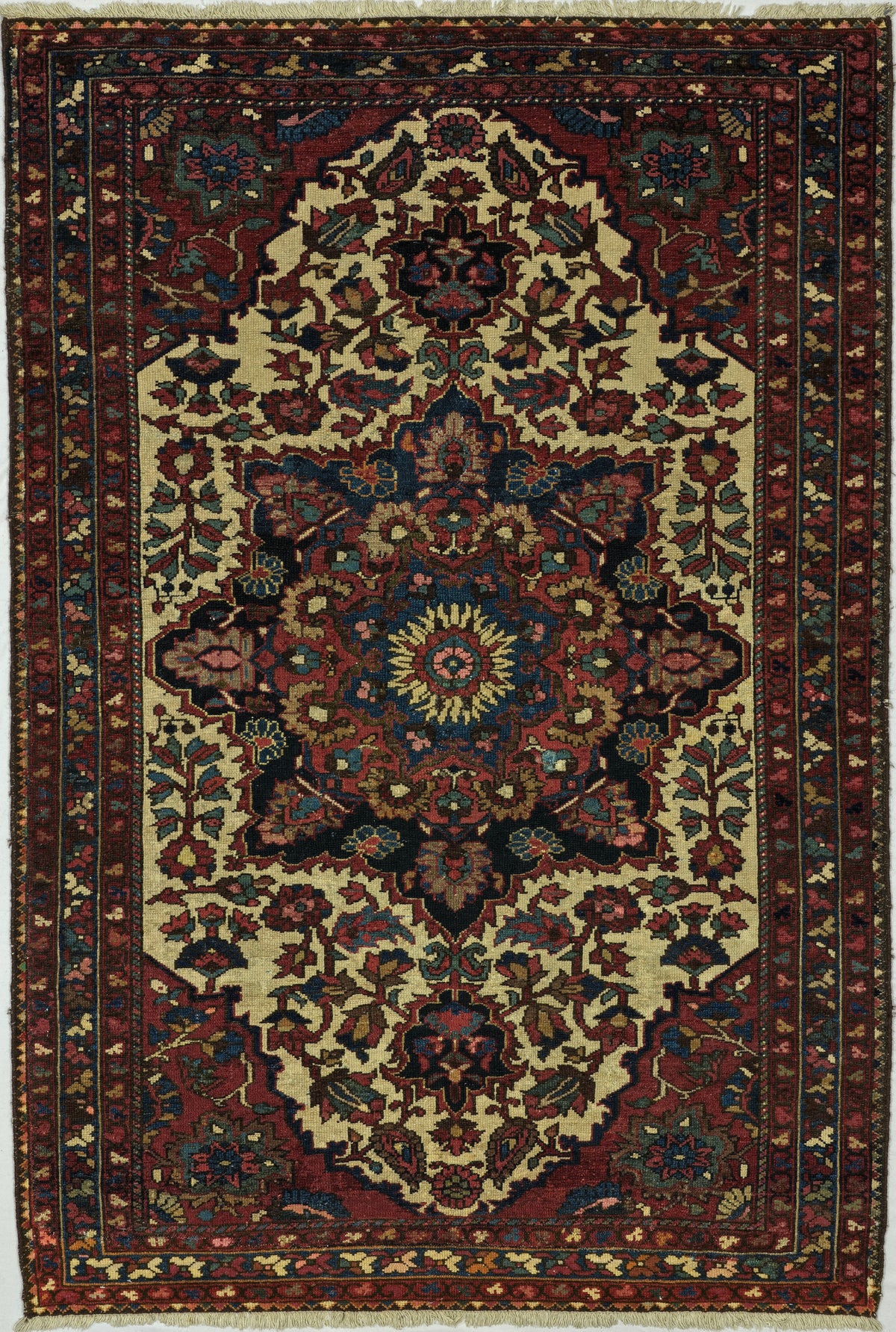 Antique Persian Bakhtiari Rug Circa 1930 | 4' 6" X 6' 7" | Medallion Design | Ivory & Black Colours | Tribal Production