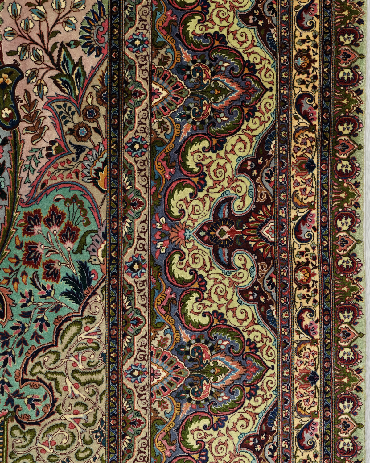 Vintage Persian Tabriz Rug Circa 1960 | 9' 10" X 13' 5" | Light Colours | Floral Medallion Design | Urban Production
